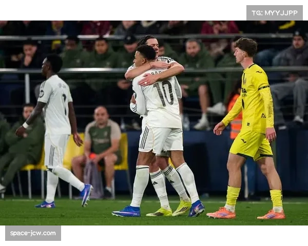 西甲榜首大战实时:巴塞罗那半场1-0领先皇马,维尼修斯频繁冲击左路 西甲榜首大战实时:巴塞罗那半场1-0领先皇马,维尼修斯频繁冲击左路